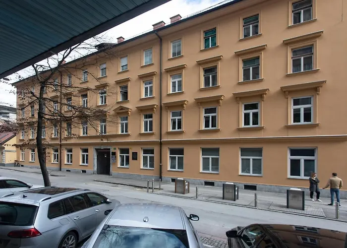 Stay In Pub Kamera Klub Apatment-City Center